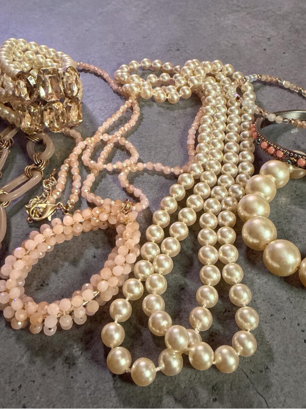 Elegant Pearl and Blush Beaded Necklace Set - Picture 9 of 10